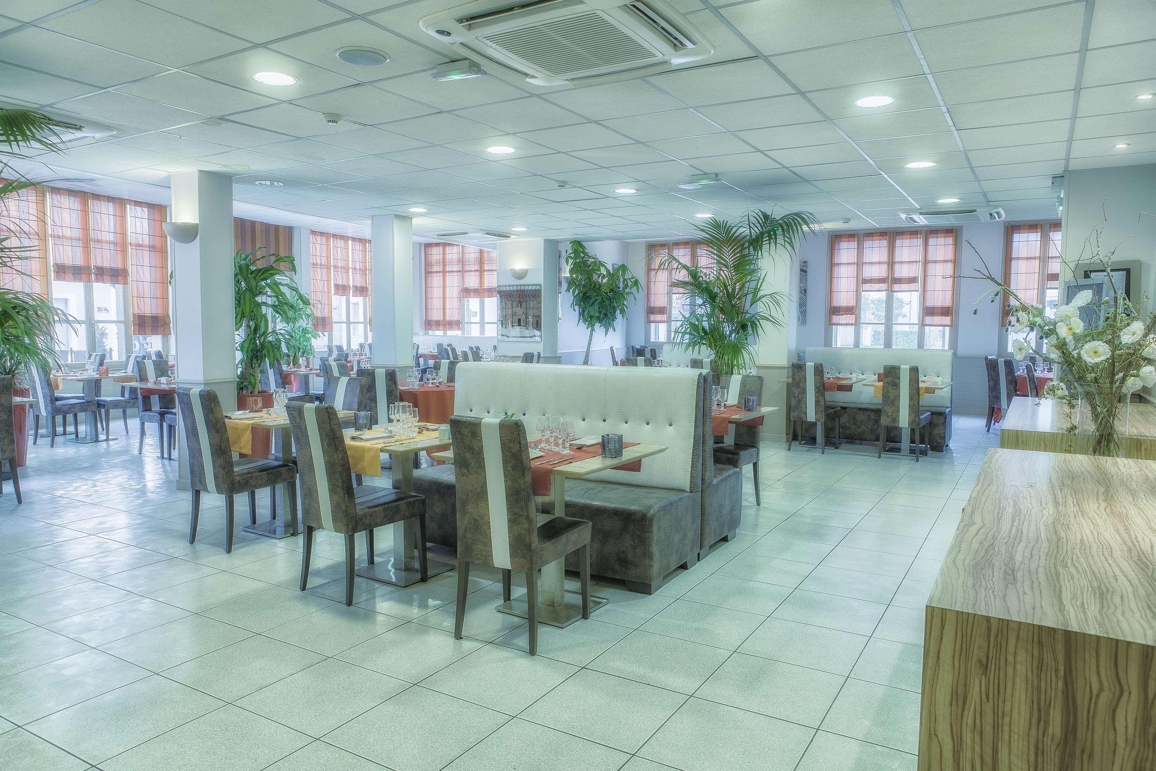 Kyriad Centre 3*