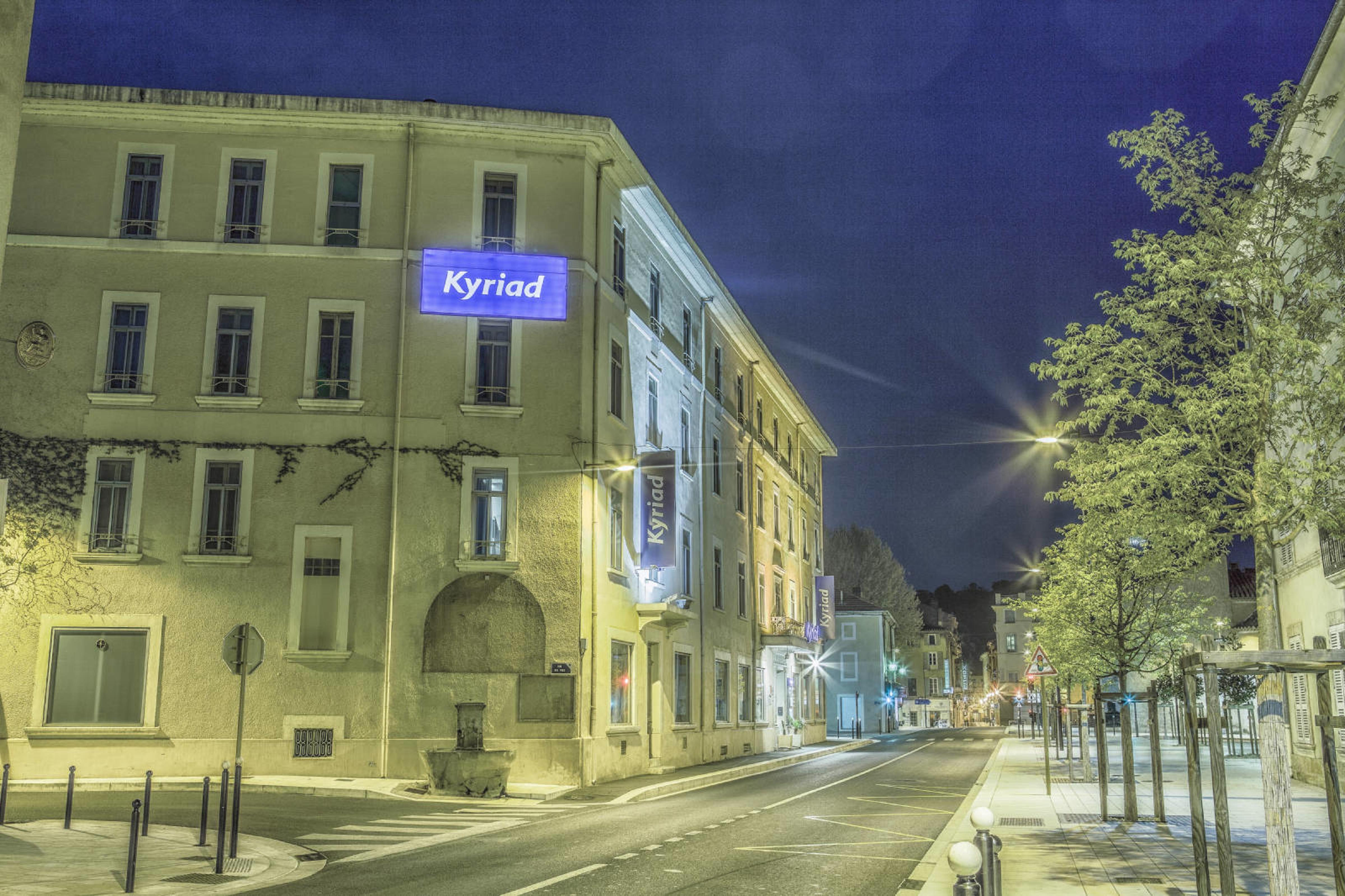 Kyriad Orange Centre - & Restaurant - La Galerie D'art Des Princes - Provence Alpes Cote D'azur - France - Proche A7-a9 - Exit21- Chateauneuf-du-pape Avignon Bollene Nimes Hotel 3*