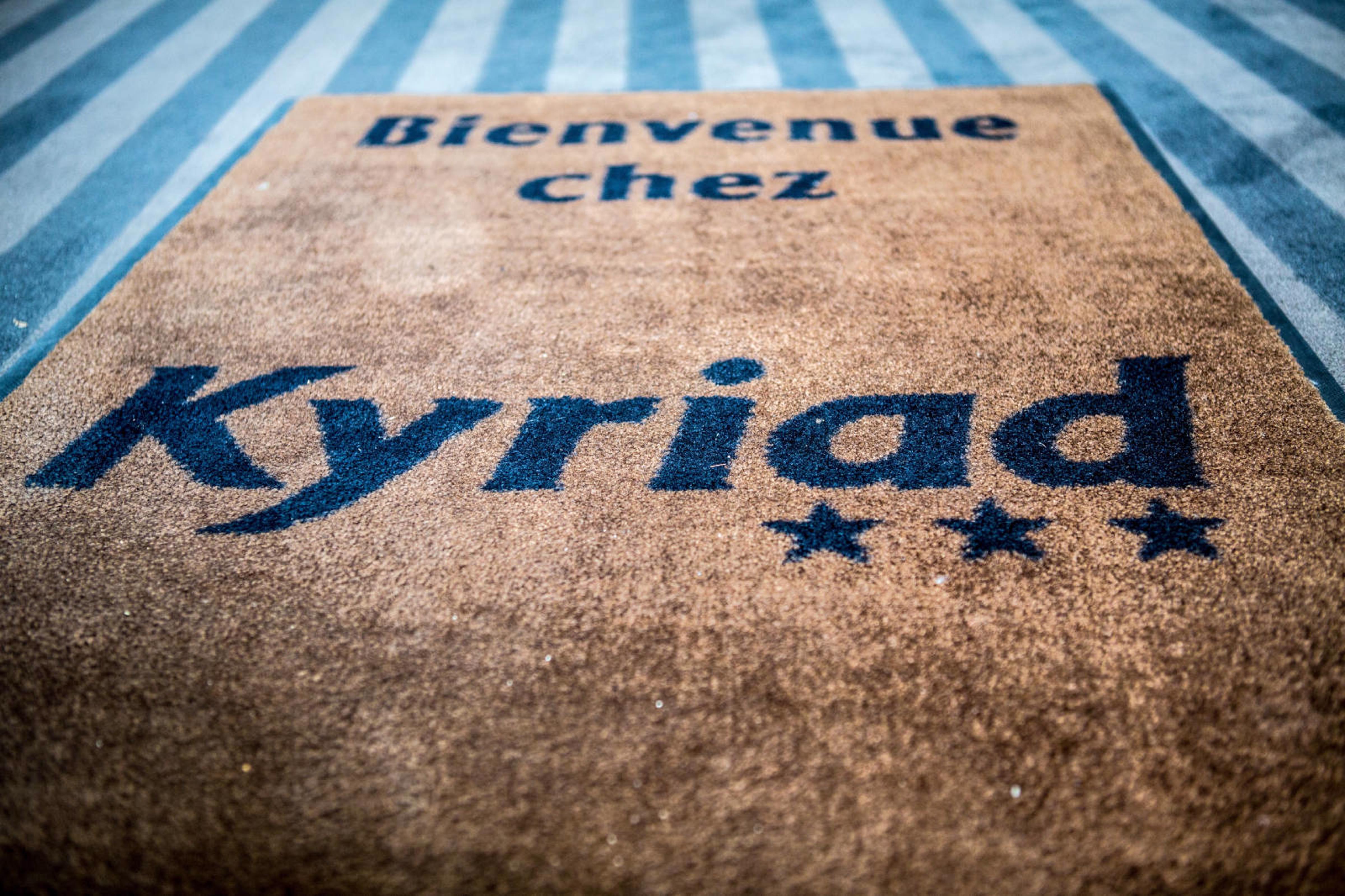 Kyriad Orange Centre - & Restaurant - La Galerie D'art Des Princes - Provence Alpes Cote D'azur - France - Proche A7-a9 - Exit21- Chateauneuf-du-pape Avignon Bollene Nimes