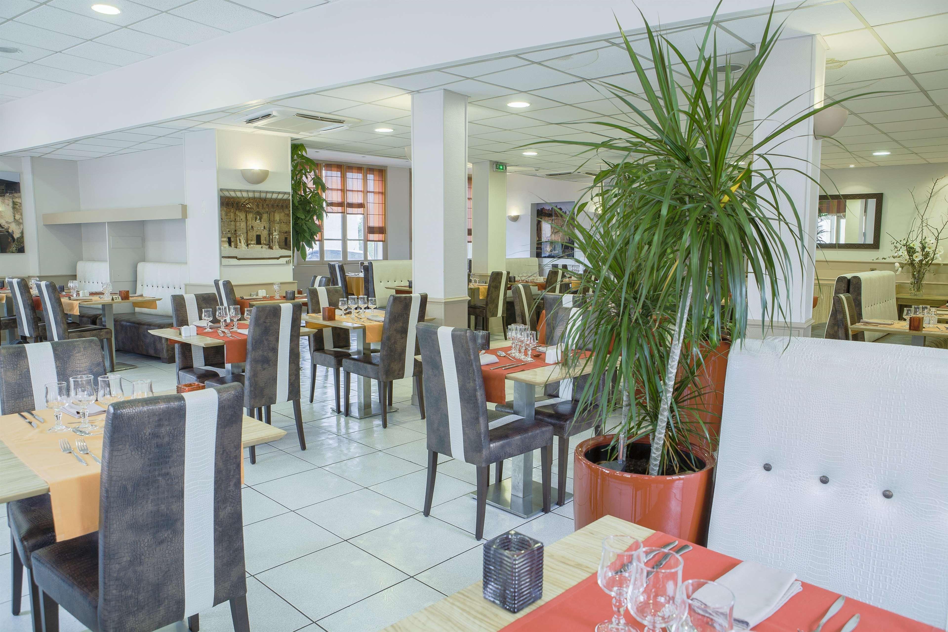 Hotel Kyriad Orange Centre - & Restaurant - La Galerie D'art Des Princes - Provence Alpes Cote D'azur - France - Proche A7-a9 - Exit21- Chateauneuf-du-pape Avignon Bollene Nimes