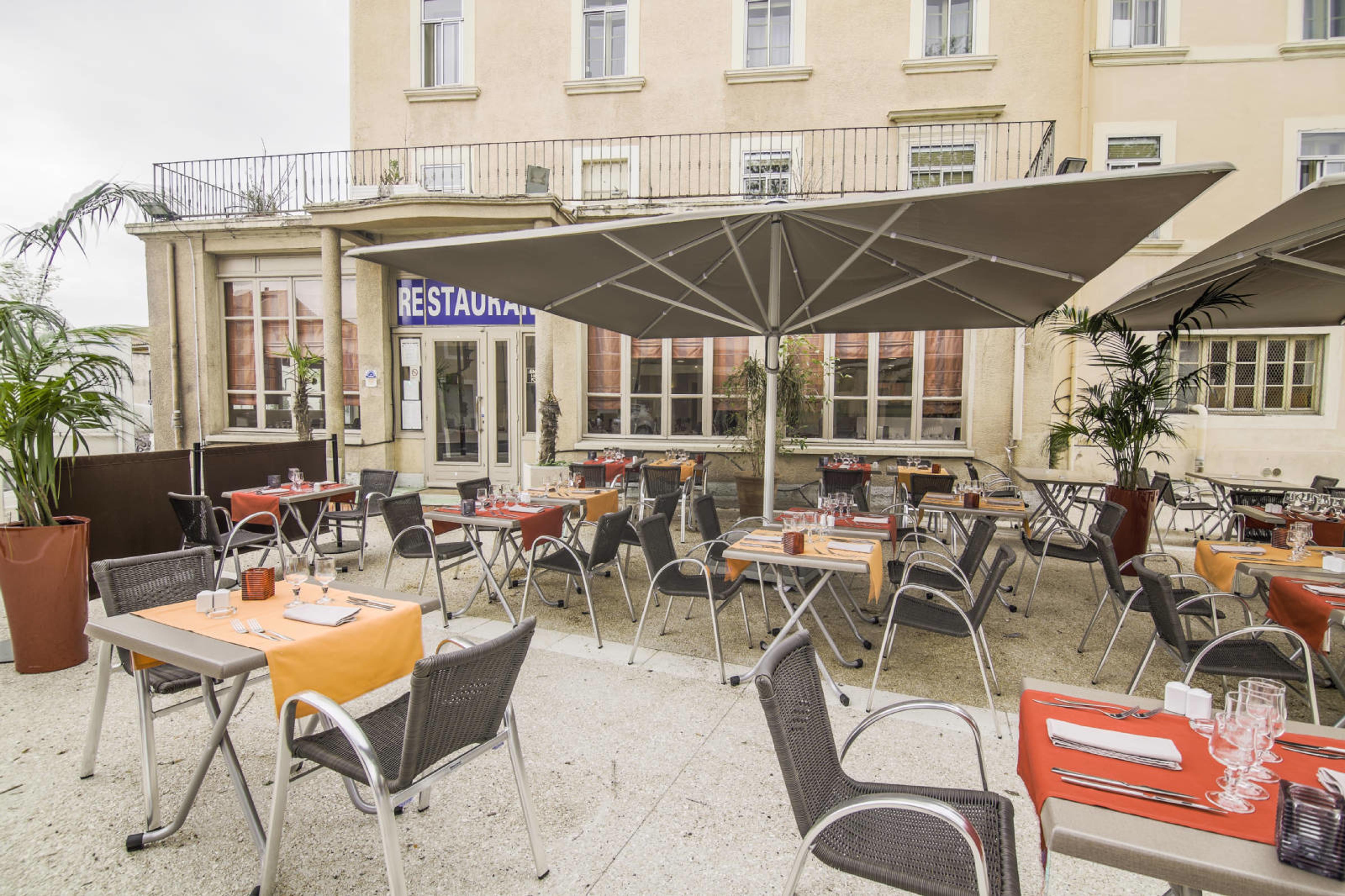 Hotel Kyriad Orange Centre - & Restaurant - La Galerie D'art Des Princes - Provence Alpes Cote D'azur - France - Proche A7-a9 - Exit21- Chateauneuf-du-pape Avignon Bollene Nimes