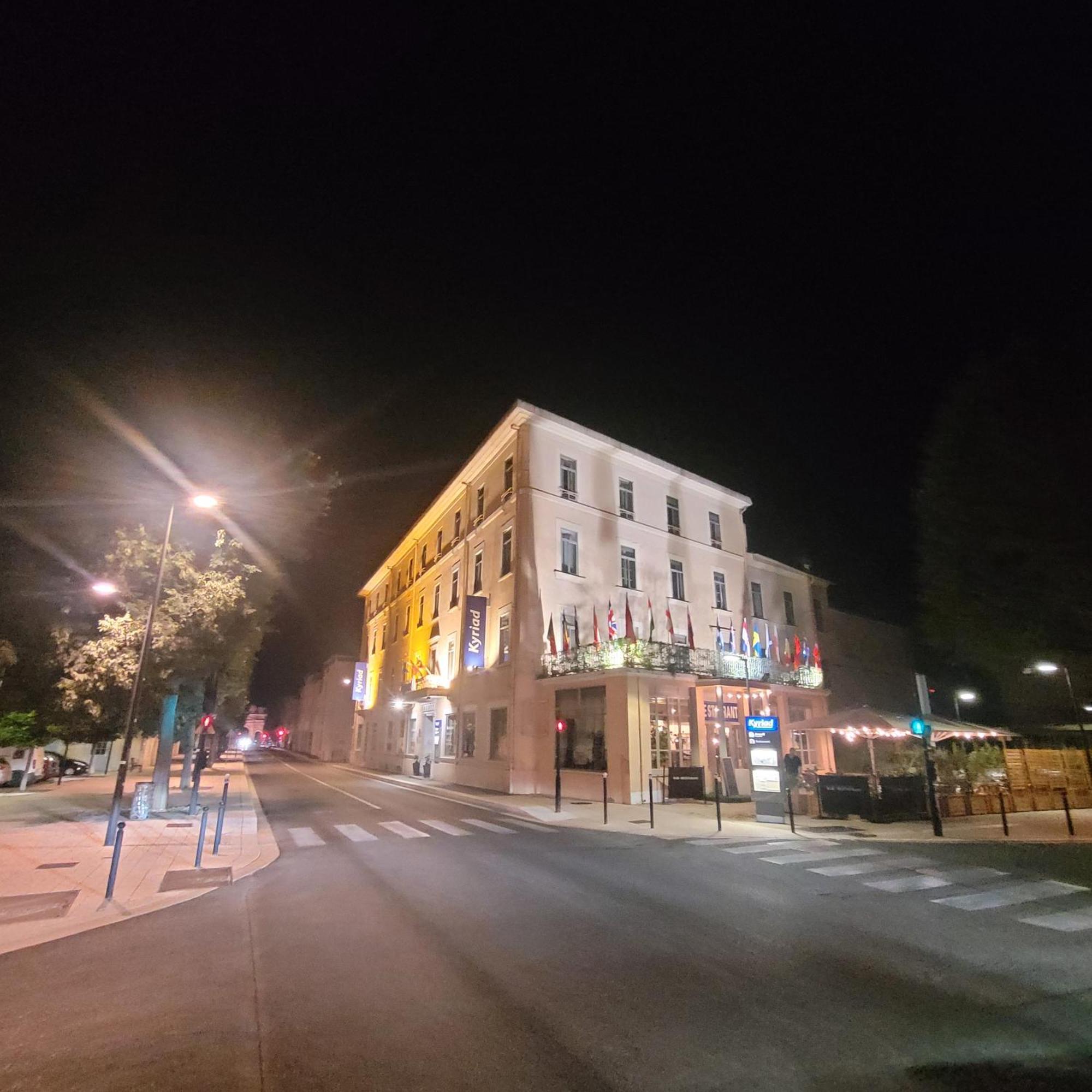 Hotel Kyriad Orange Centre - & Restaurant - La Galerie D'art Des Princes - Provence Alpes Cote D'azur - France - Proche A7-a9 - Exit21- Chateauneuf-du-pape Avignon Bollene Nimes 3*