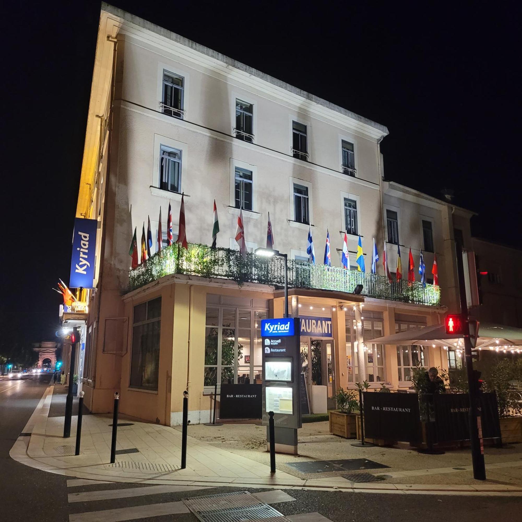 Hotel Kyriad Orange Centre - & Restaurant - La Galerie D'art Des Princes - Provence Alpes Cote D'azur - France - Proche A7-a9 - Exit21- Chateauneuf-du-pape Avignon Bollene Nimes Orange (Vaucluse)