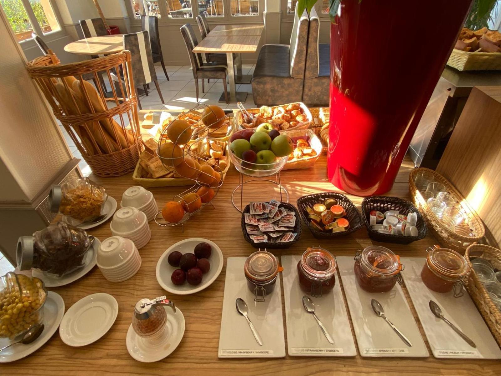 Hotel Kyriad Orange Centre - & Restaurant - La Galerie D'art Des Princes - Provence Alpes Cote D'azur - France - Proche A7-a9 - Exit21- Chateauneuf-du-pape Avignon Bollene Nimes 3*
