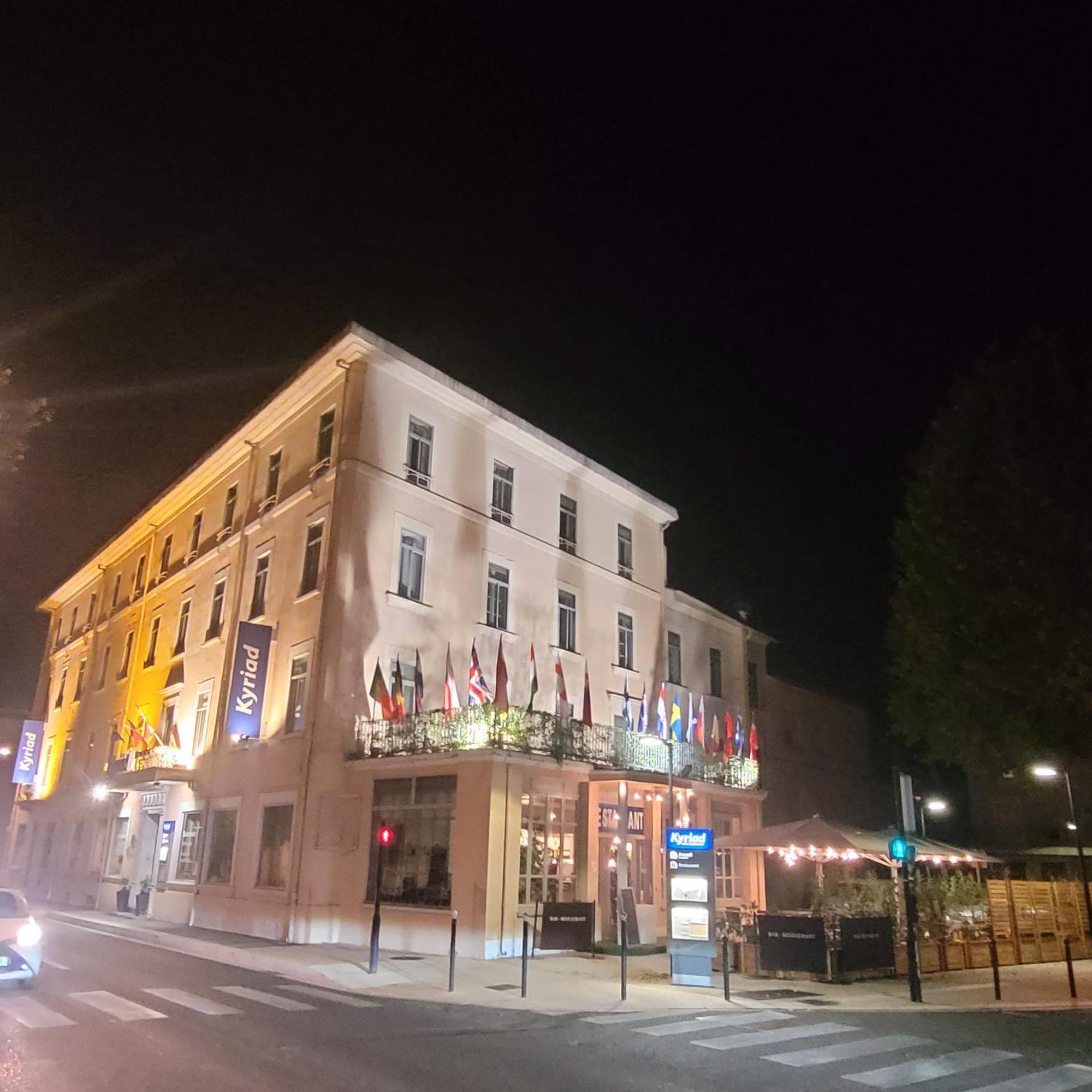 Kyriad Centre - & Restaurant & Bar - La Galerie D'art Des Princes - Provence Alpes Cote D'azur - France - Proche A7-a9 - Exit21- Chateauneuf-du-pape Avignon Bollene Nimes