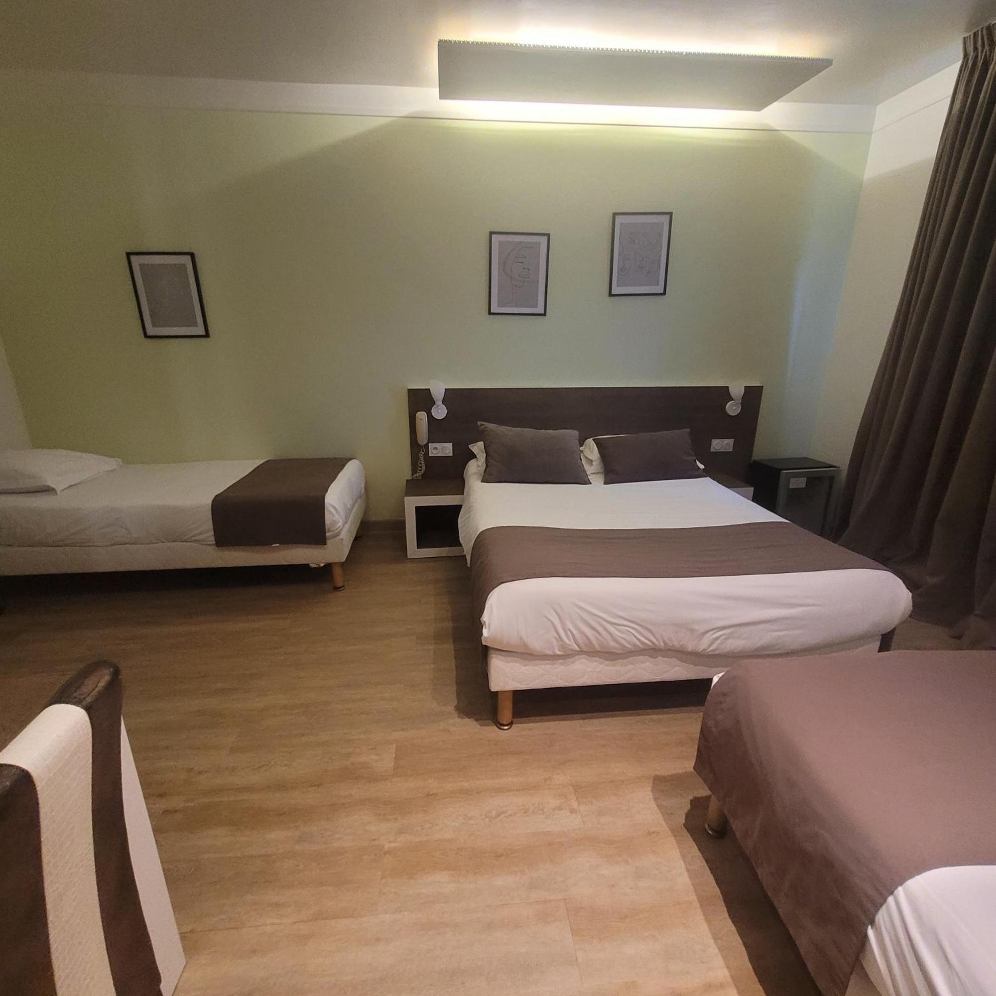 Hotel Kyriad Orange Centre - & Restaurant - La Galerie D'art Des Princes - Provence Alpes Cote D'azur - France - Proche A7-a9 - Exit21- Chateauneuf-du-pape Avignon Bollene Nimes Orange (Vaucluse)