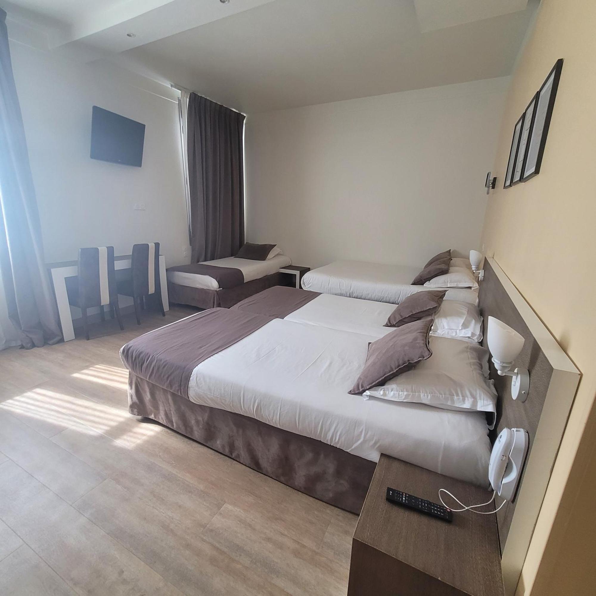 Hotel Kyriad Orange Centre - & Restaurant - La Galerie D'art Des Princes - Provence Alpes Cote D'azur - France - Proche A7-a9 - Exit21- Chateauneuf-du-pape Avignon Bollene Nimes 3*